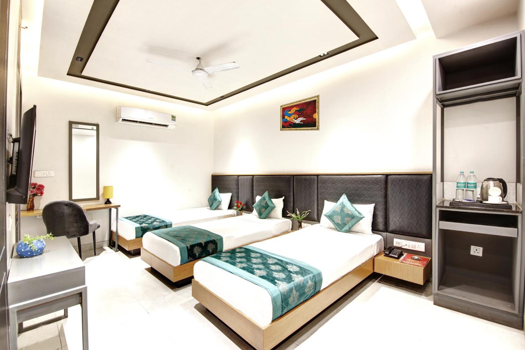 Applewood Grand Delhi Airport