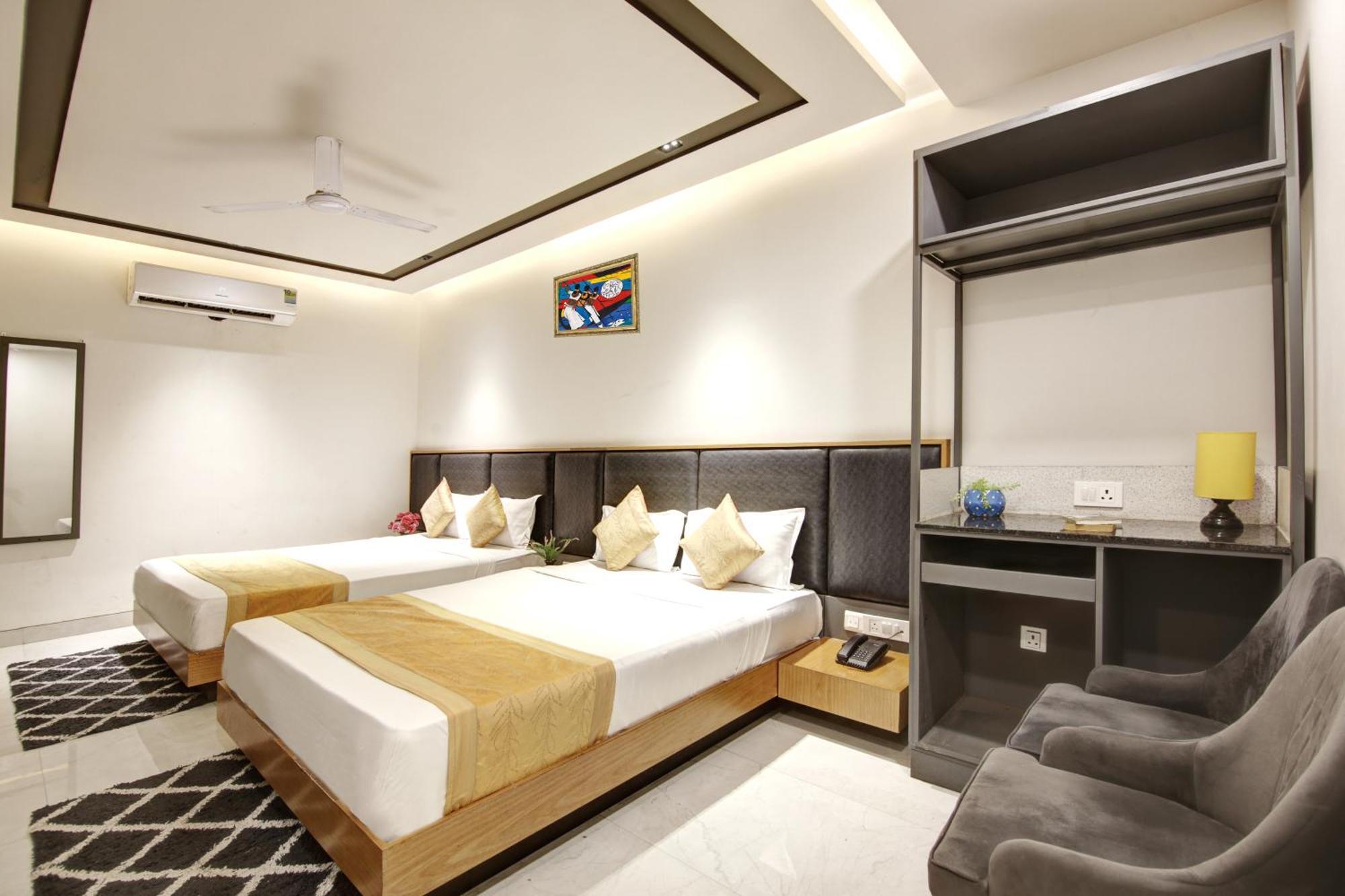 Applewood Grand Delhi Airport *