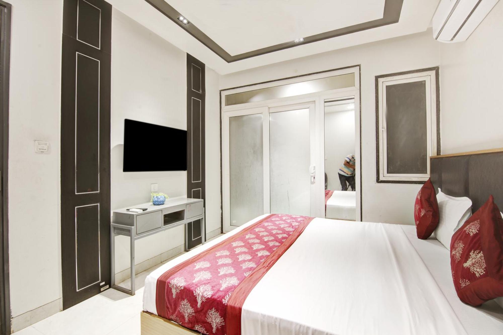 Hotel Applewood Grand Delhi Airport